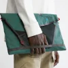 Klättermusen Väskor För Organisering-197 Retina Britta Medium Laptop Sleeve Deep Green
